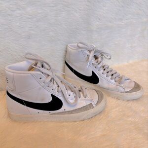 Nike Blazer Mid '77 Leather & Suede Retro Black & White Branding ShoesWomens 6.5